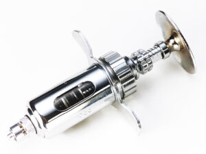 Jeringa de mano, capacidad 10 ml., modelo corto.