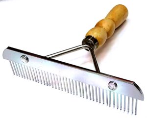 Peine de aluminio 16cm., con mango de madera.