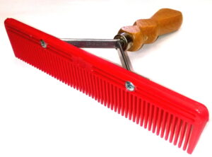 Peine de nylon  STONE, con mango metálico.