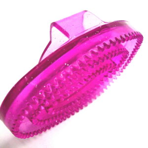 Cepillo plástico para equinos, oval. Empuñadura fija, simil latex.