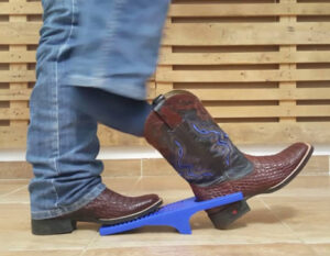 Saca botas, de plástico.